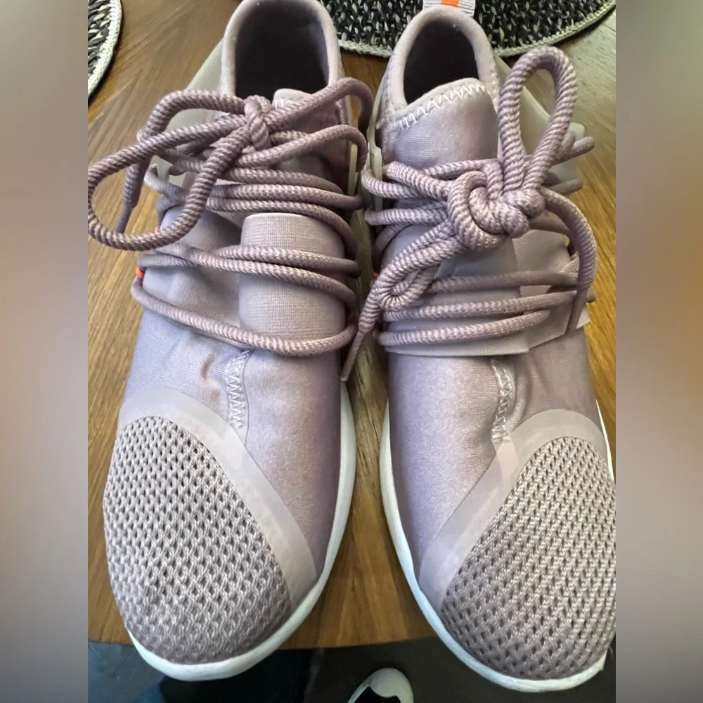 FABLETICS Pismo Neoprene Performance Rose Lavander Sneaker
